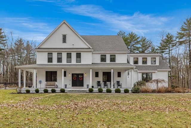 14 Wiggin Way, Stratham, NH 03885