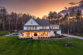 14 Wiggin Way, Stratham, NH 03885