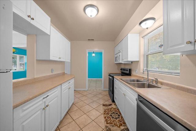 2810 SE LAKE WEIR AVENUE, Ocala, FL 34471