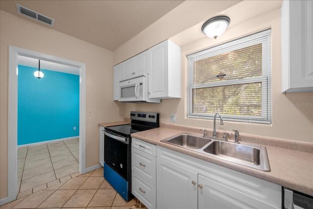 2810 SE LAKE WEIR AVENUE, Ocala, FL 34471