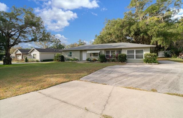 2810 SE LAKE WEIR AVENUE, Ocala, FL 34471