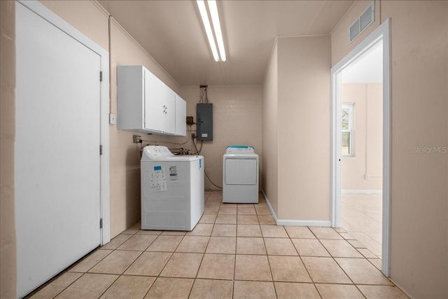 2810 SE LAKE WEIR AVENUE, Ocala, FL 34471