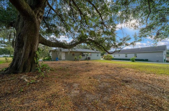 2810 SE LAKE WEIR AVENUE, Ocala, FL 34471