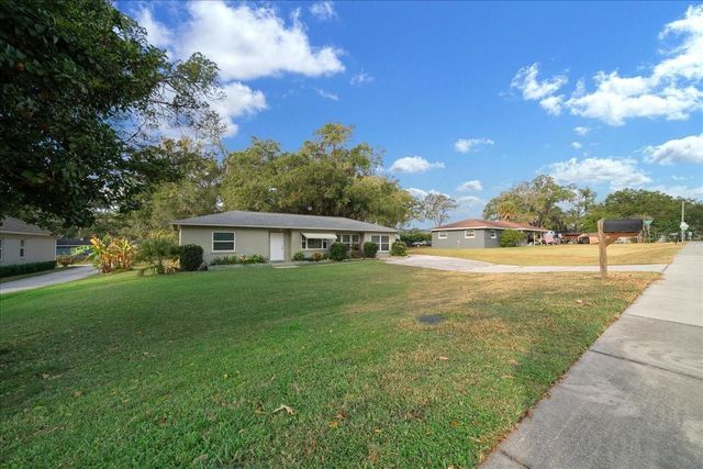 2810 SE LAKE WEIR AVENUE, Ocala, FL 34471