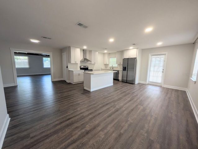 3902 W PAXTON AVENUE, Tampa, FL 33611