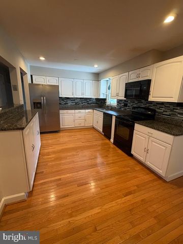 10310 MEADOWVIEW DR, Fredericksburg, VA 22408