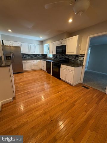 10310 MEADOWVIEW DR, Fredericksburg, VA 22408