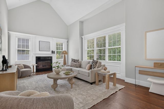 8 Sterling Ct., Northborough, MA 01532