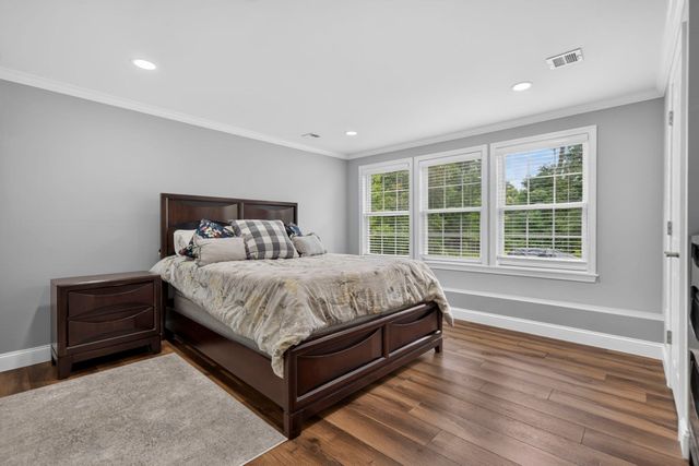 8 Sterling Ct., Northborough, MA 01532