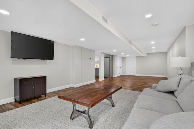 8 Sterling Ct., Northborough, MA 01532