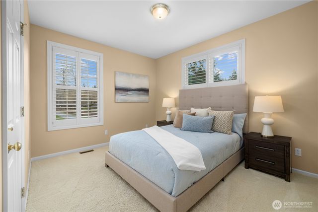649 E Lake Sammamish Parkway SE, Sammamish, WA 98074