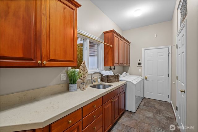 649 E Lake Sammamish Parkway SE, Sammamish, WA 98074