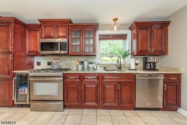 34 Coolidge Ave, West Caldwell Twp., NJ 07006