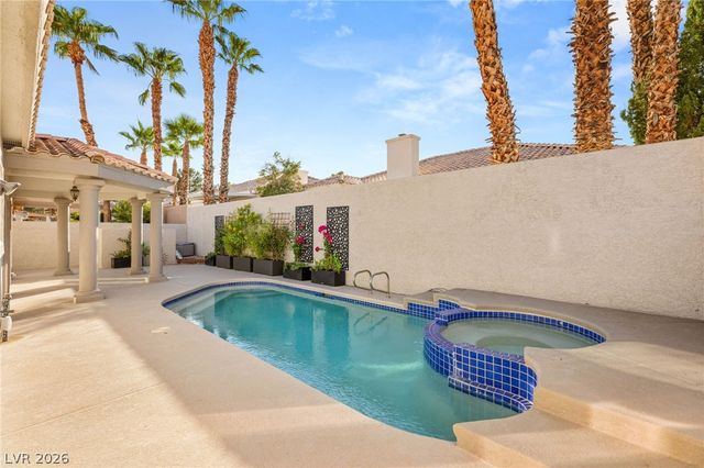 1605 Shadow Rock Drive, Las Vegas, NV 89117