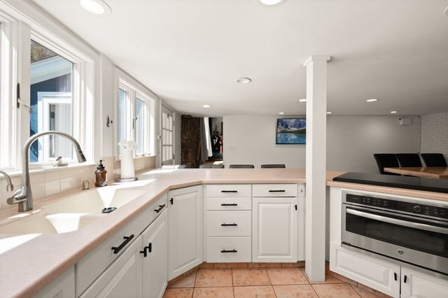 25 Pleasant St, Dover, MA 02030