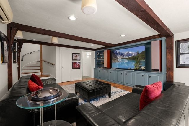 25 Pleasant St, Dover, MA 02030