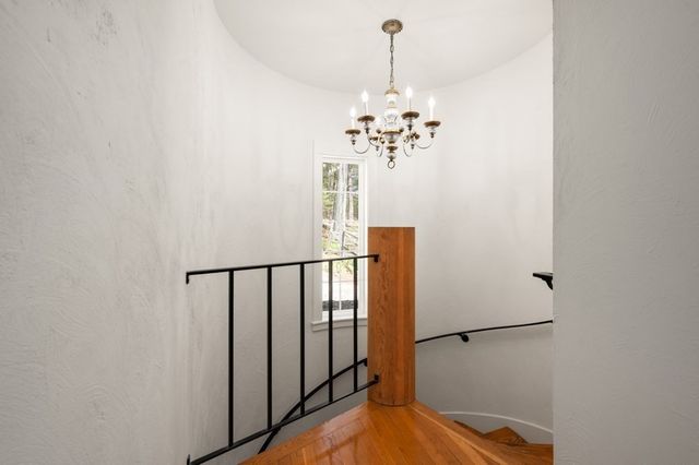 25 Pleasant St, Dover, MA 02030