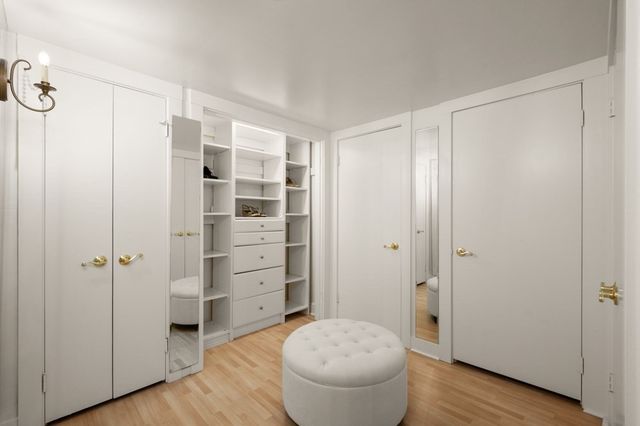 25 Pleasant St, Dover, MA 02030