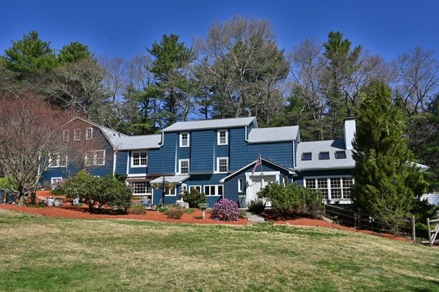 25 Pleasant St, Dover, MA 02030