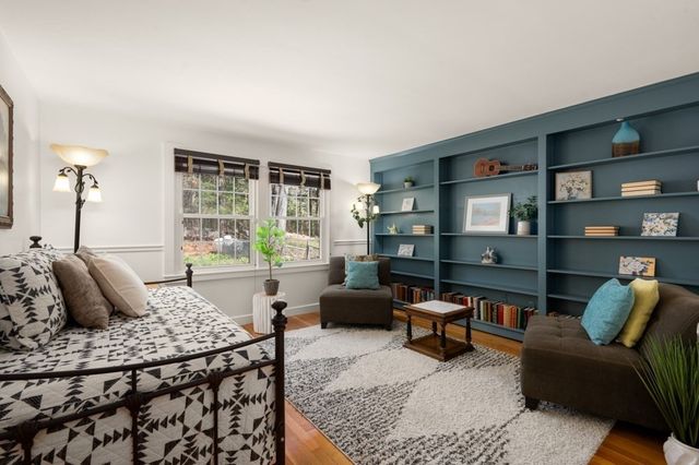 25 Pleasant St, Dover, MA 02030