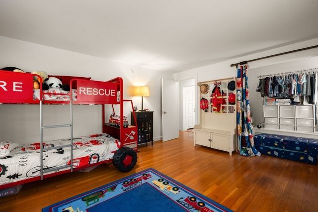 25 Pleasant St, Dover, MA 02030
