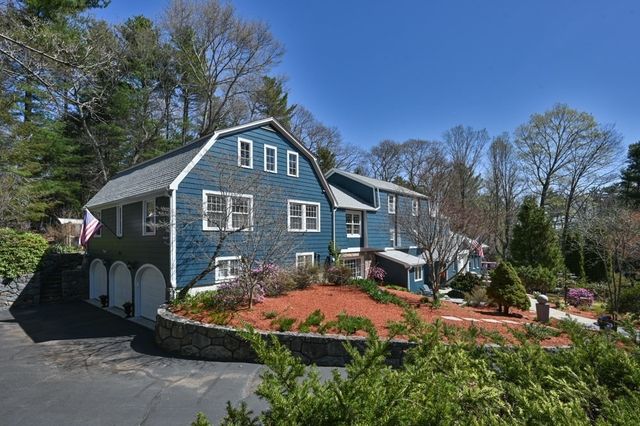 25 Pleasant St, Dover, MA 02030