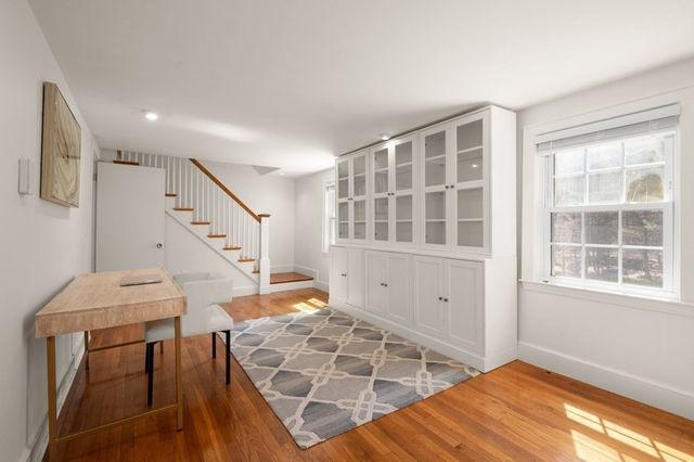 25 Pleasant St, Dover, MA 02030