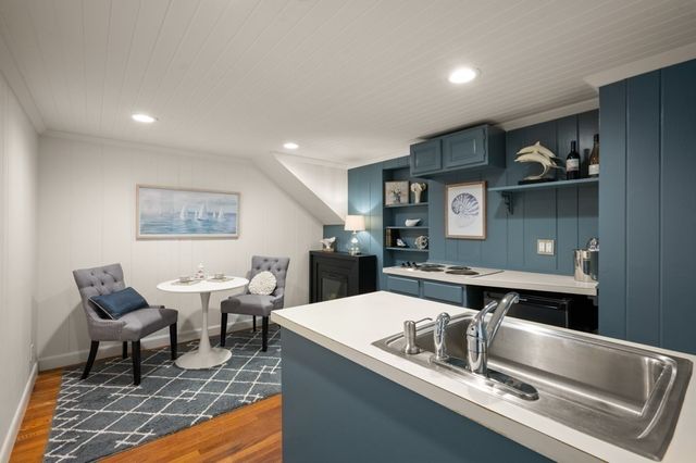 25 Pleasant St, Dover, MA 02030