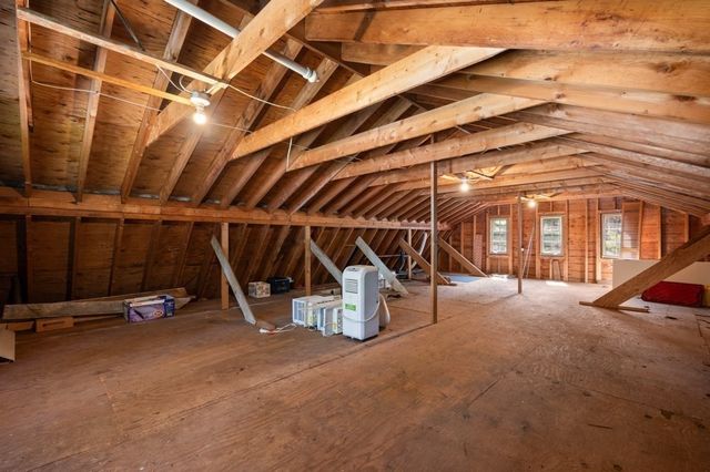 25 Pleasant St, Dover, MA 02030