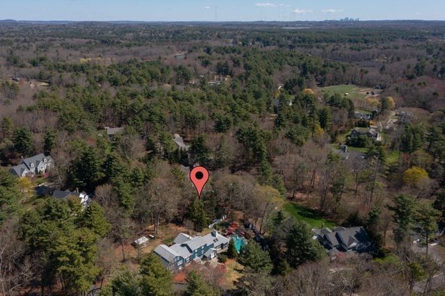25 Pleasant St, Dover, MA 02030