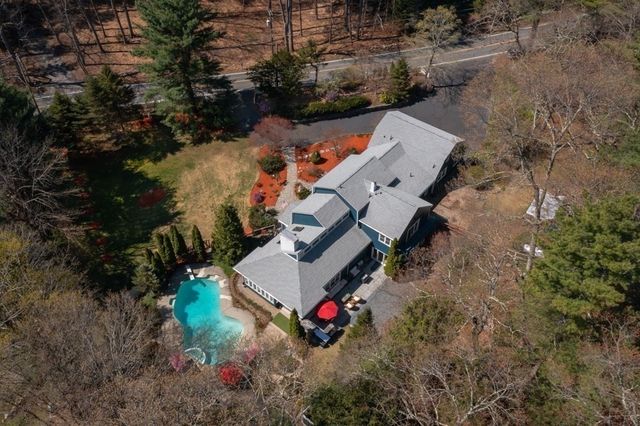 25 Pleasant St, Dover, MA 02030
