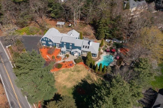 25 Pleasant St, Dover, MA 02030