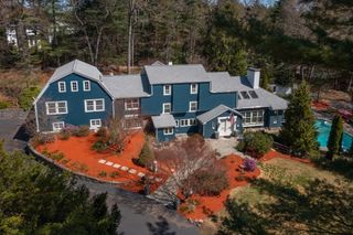 25 Pleasant St, Dover, MA 02030