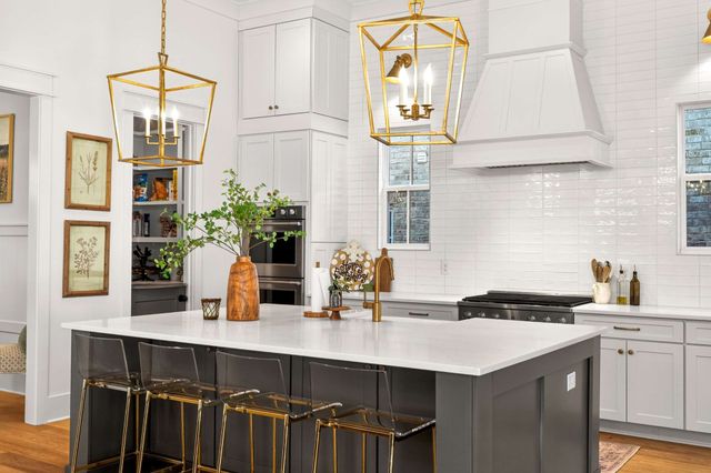 1232 Luckett Rd, Nashville, TN 37221