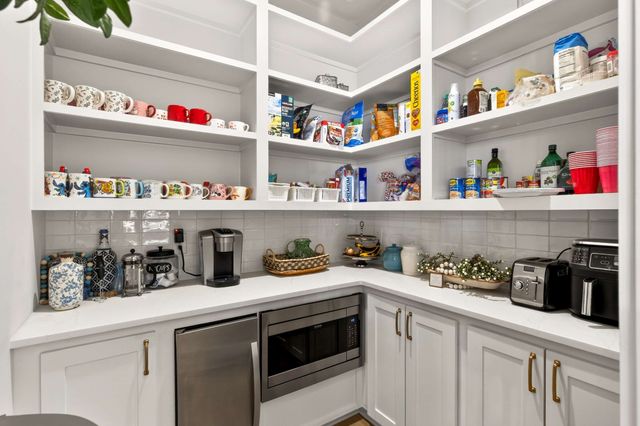 1232 Luckett Rd, Nashville, TN 37221