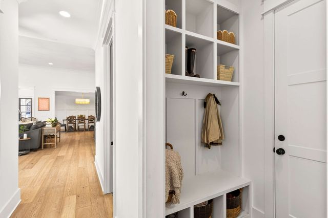 1232 Luckett Rd, Nashville, TN 37221