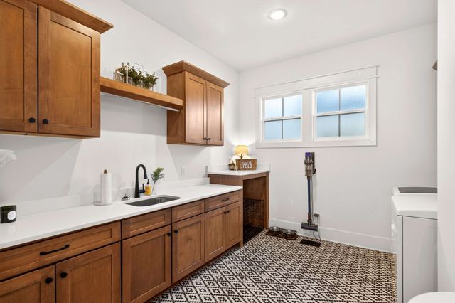 1232 Luckett Rd, Nashville, TN 37221