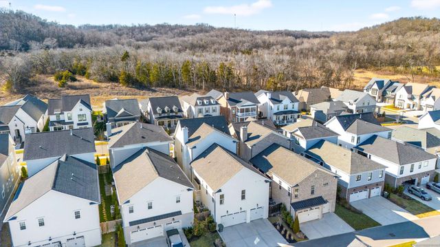 1232 Luckett Rd, Nashville, TN 37221