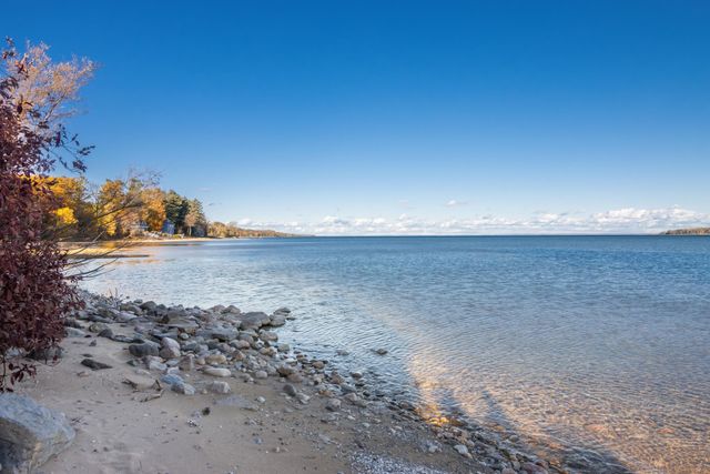 800 N St Joseph Street, Suttons Bay Twp, MI 49682