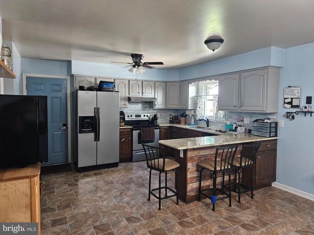 129 LAUREL DR, Enola, PA 17025