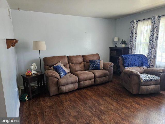129 LAUREL DR, Enola, PA 17025