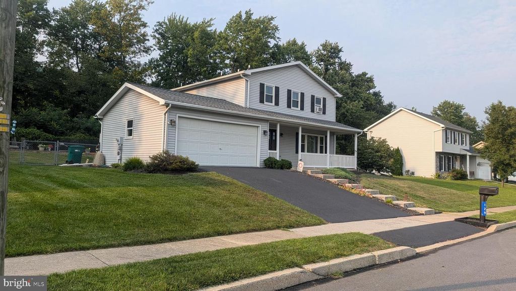 129 LAUREL DR, Enola, PA 17025