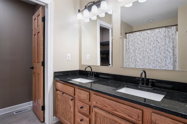 5440 Schweiker Drive, Pleasant Hill, IA 50327