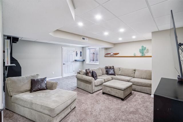 5440 Schweiker Drive, Pleasant Hill, IA 50327