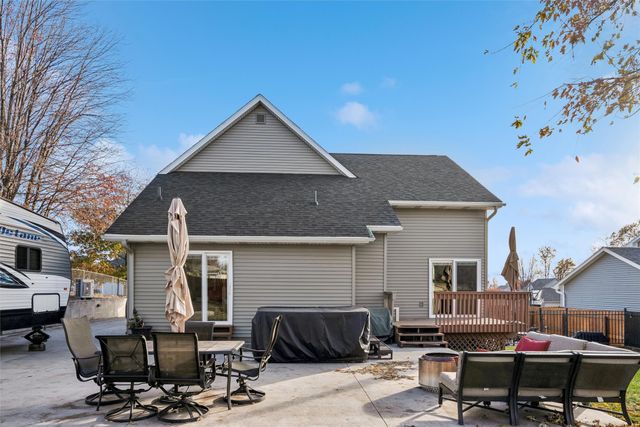 5440 Schweiker Drive, Pleasant Hill, IA 50327