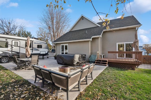 5440 Schweiker Drive, Pleasant Hill, IA 50327