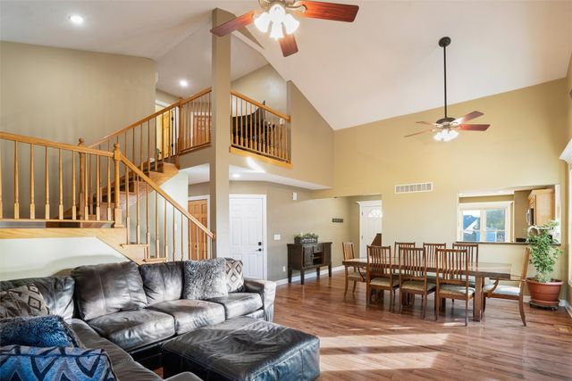 5440 Schweiker Drive, Pleasant Hill, IA 50327