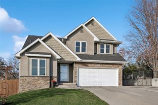 5440 Schweiker Drive, Pleasant Hill, IA 50327
