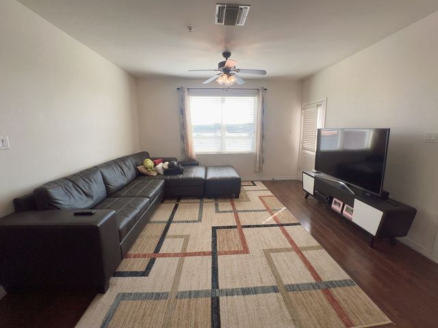 1100 W Trinity Mills Road 3015, Carrollton, TX 75006