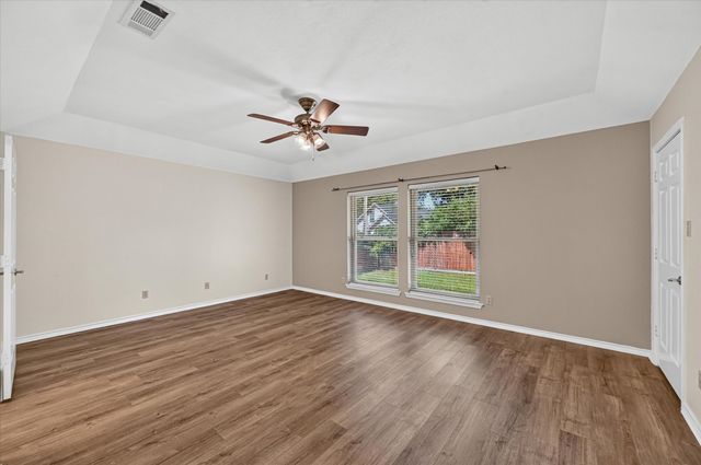 3800 Snow Creek Drive, Fort Worth, TX 76008